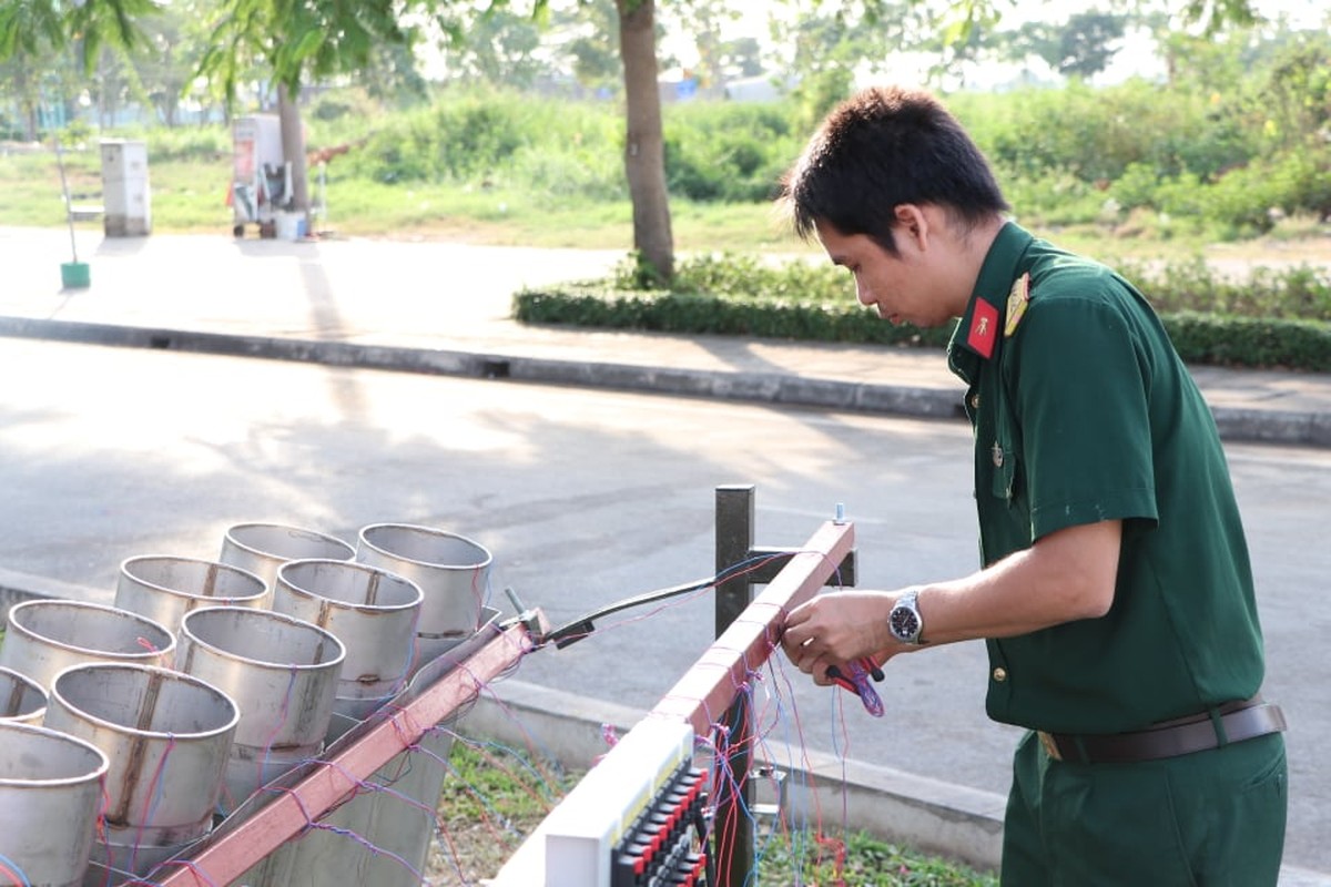 Can canh tran dia phao hoa Sai Gon cho 