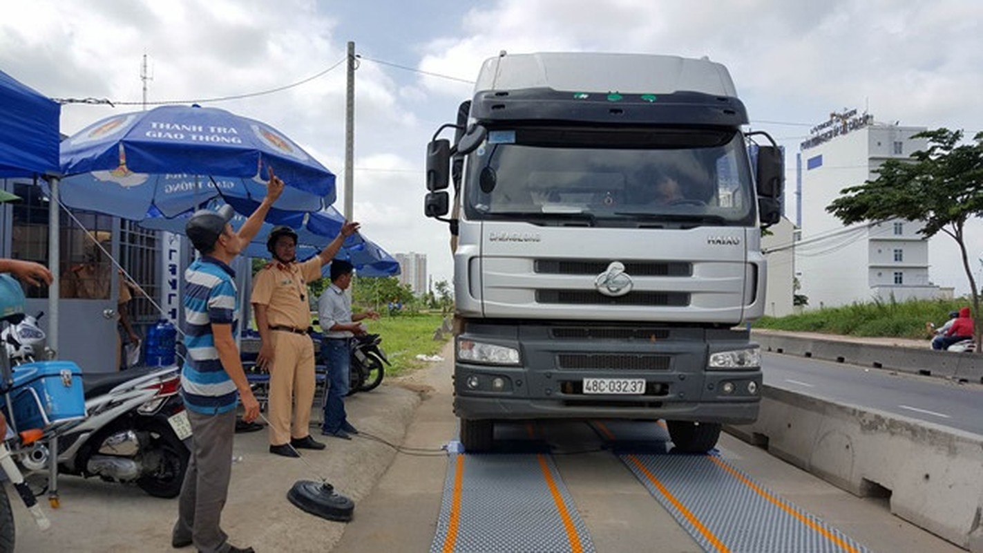 CSGT Dong Nai bao ke xe qua tai: 2 sep CSGT tu nhan muc ky luat gi?-Hinh-6