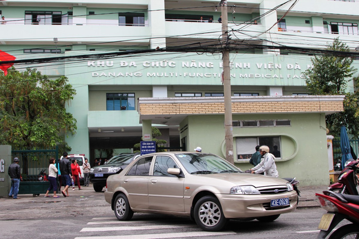 Toan canh gan 24h ong Nguyen Ba Thanh tro ve Da Nang-Hinh-14