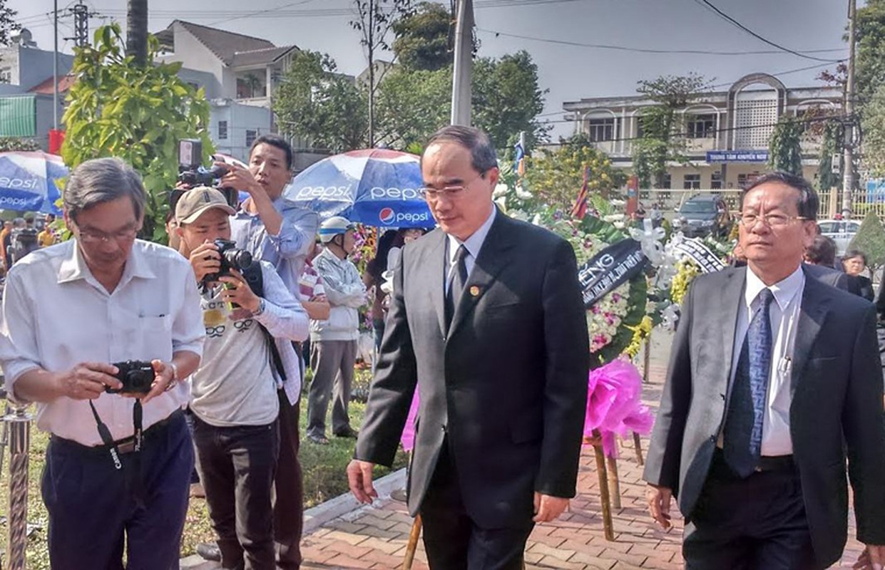 Nhieu can bo cap cao den vieng ong Nguyen Ba Thanh