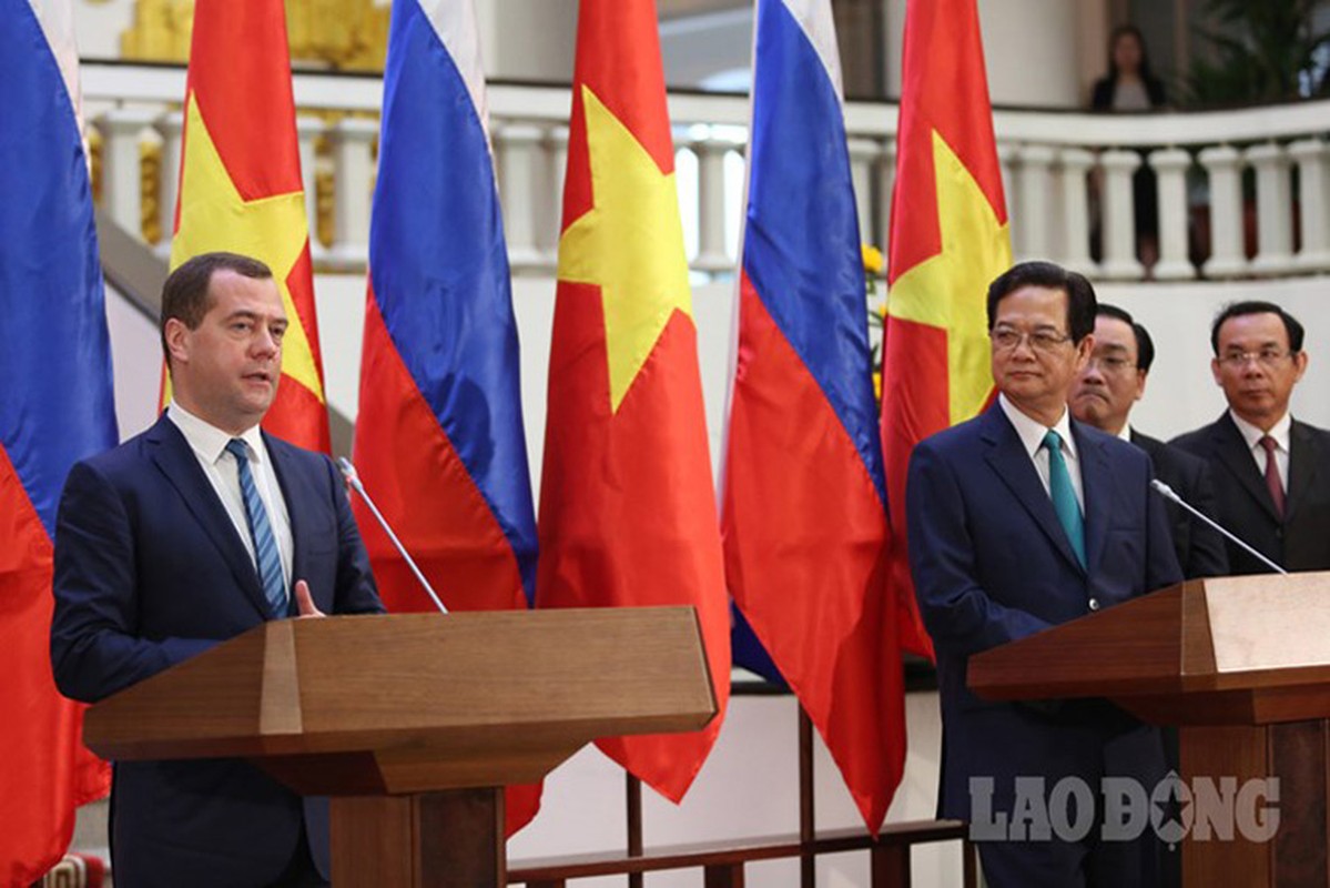 Nguòi dan TP HCM vui mùng dón Thủ tuóng Nga Medvedev