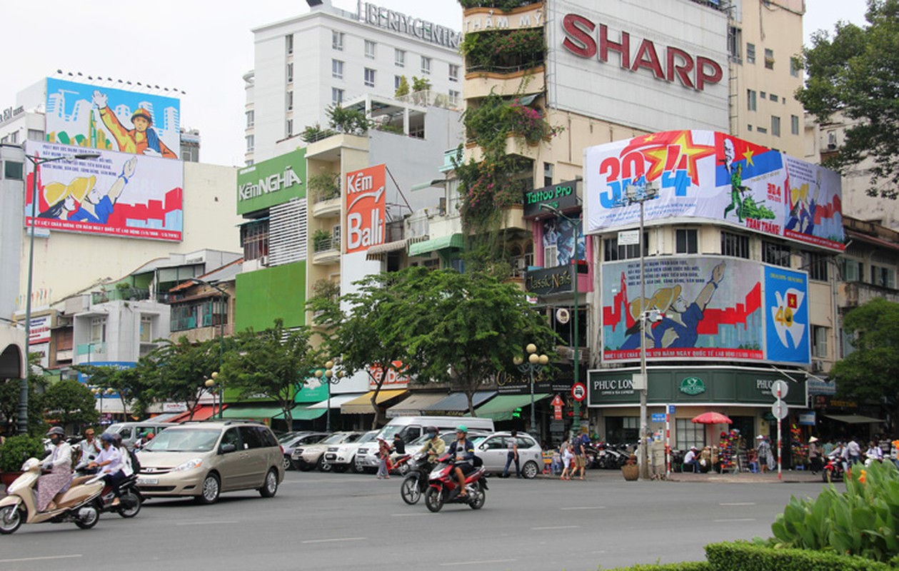 Ngam TP HCM lọng lãy cò hoa mùng 40 nam giải phóng-Hinh-4