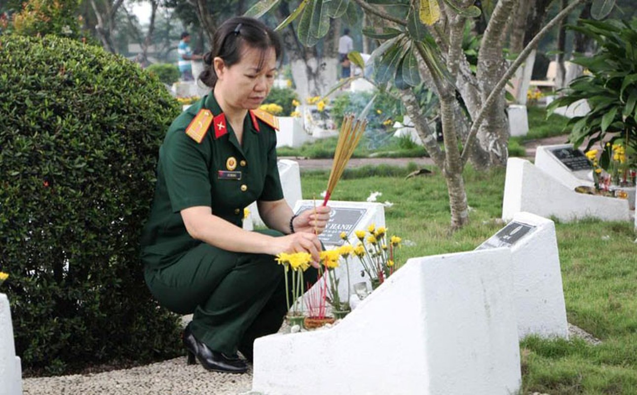 Hang nghin nguoi thap nen tri an cac Anh hung liet si-Hinh-3