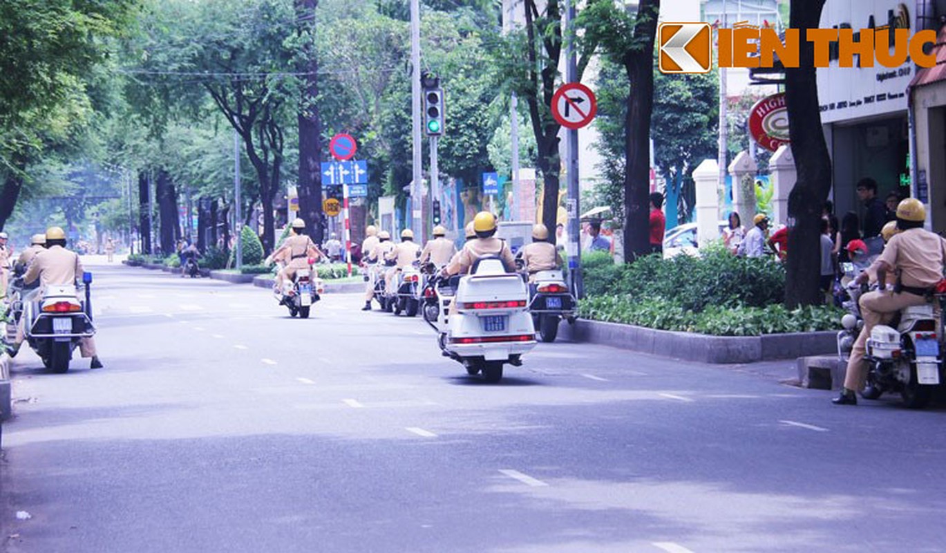 Thu tuong Anh tham nha hang, vieng chua Vinh Nghiem o Sai Gon-Hinh-5