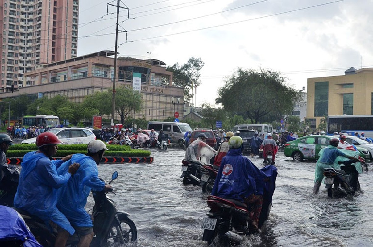 Sai Gon ngap nang, duong pho bien thanh ao-Hinh-9