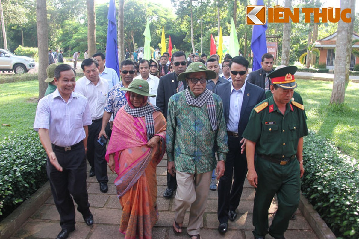 Tong thong Bangladesh deo khan ran tham dia dao Cu Chi-Hinh-5