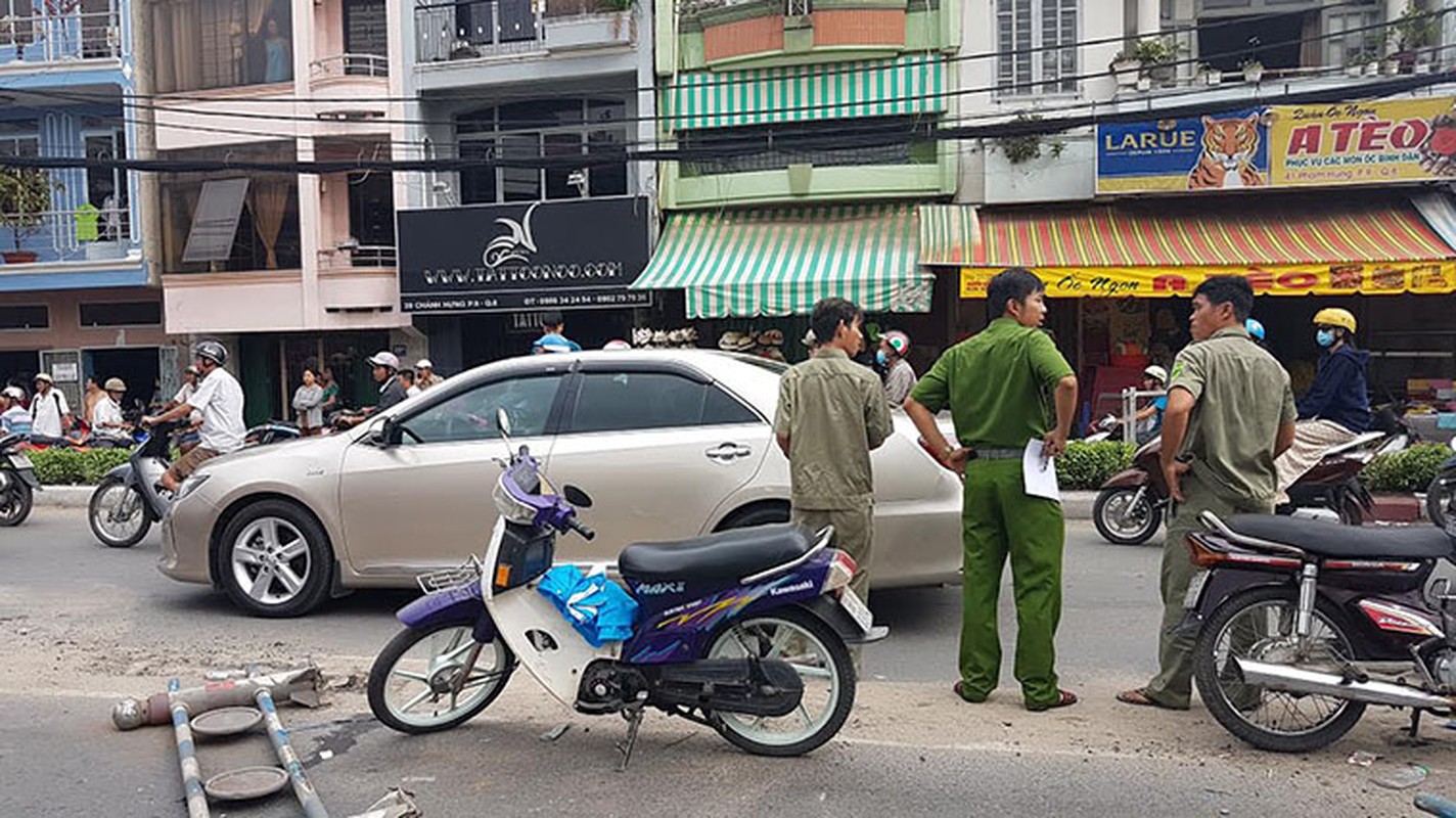 Xe cho xang dau no lop nguoi di duong vut xe thao chay-Hinh-7