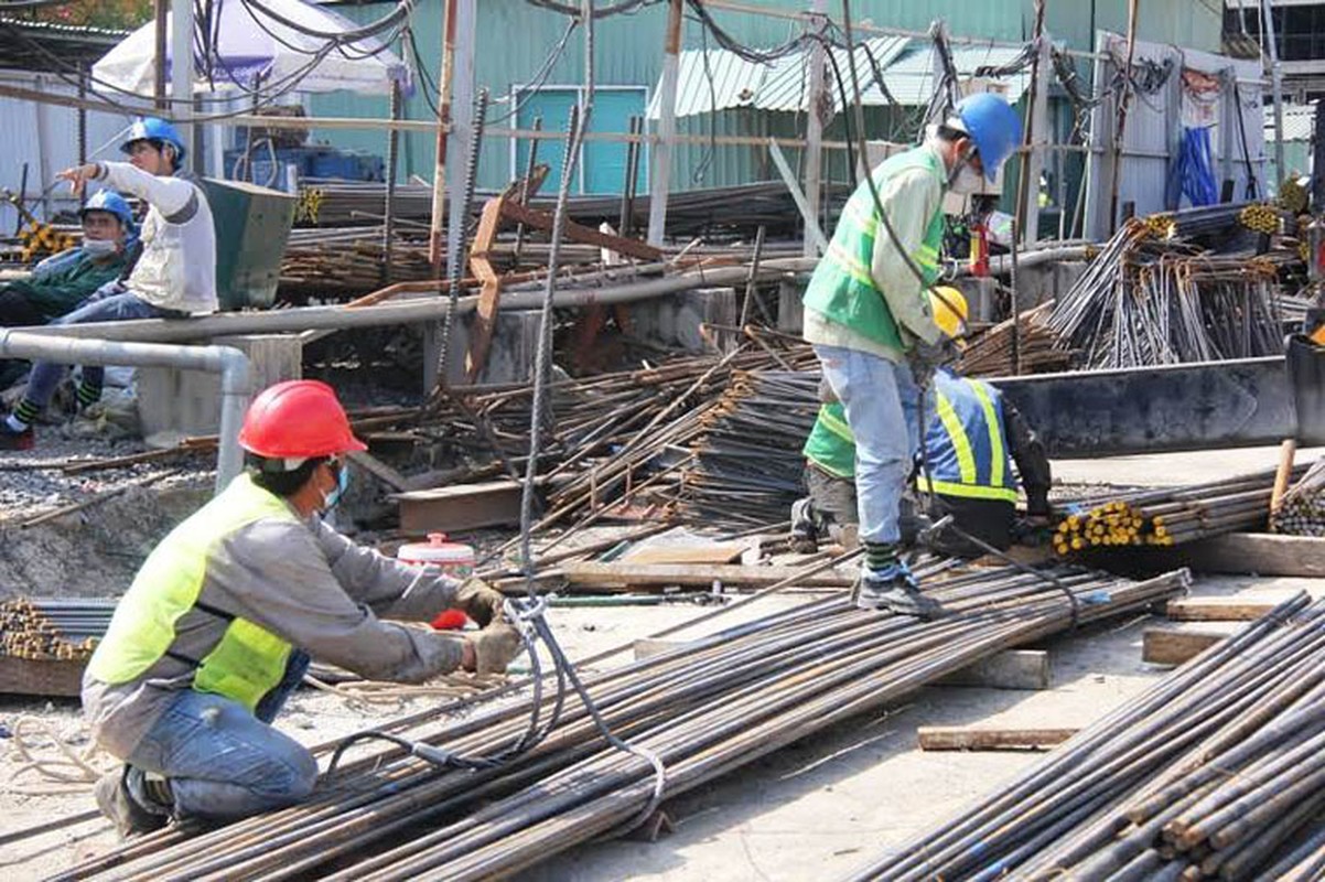 Soi dong cong truong tuyen Metro Ben Thanh-Suoi Tien ngay 29 Tet-Hinh-4