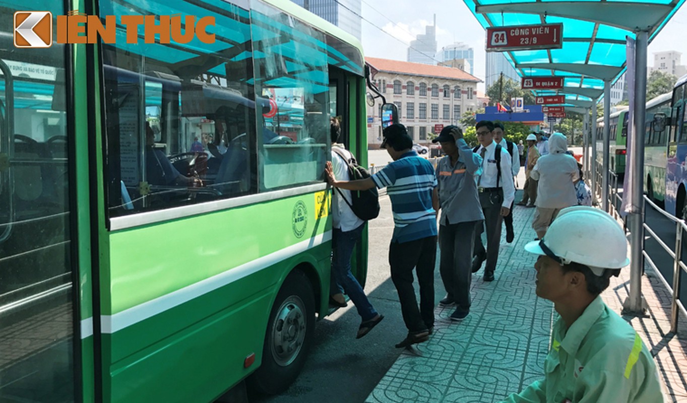 Anh: Ngay cuoi cung o tram xe buyt lon nhat Sai Gon-Hinh-11