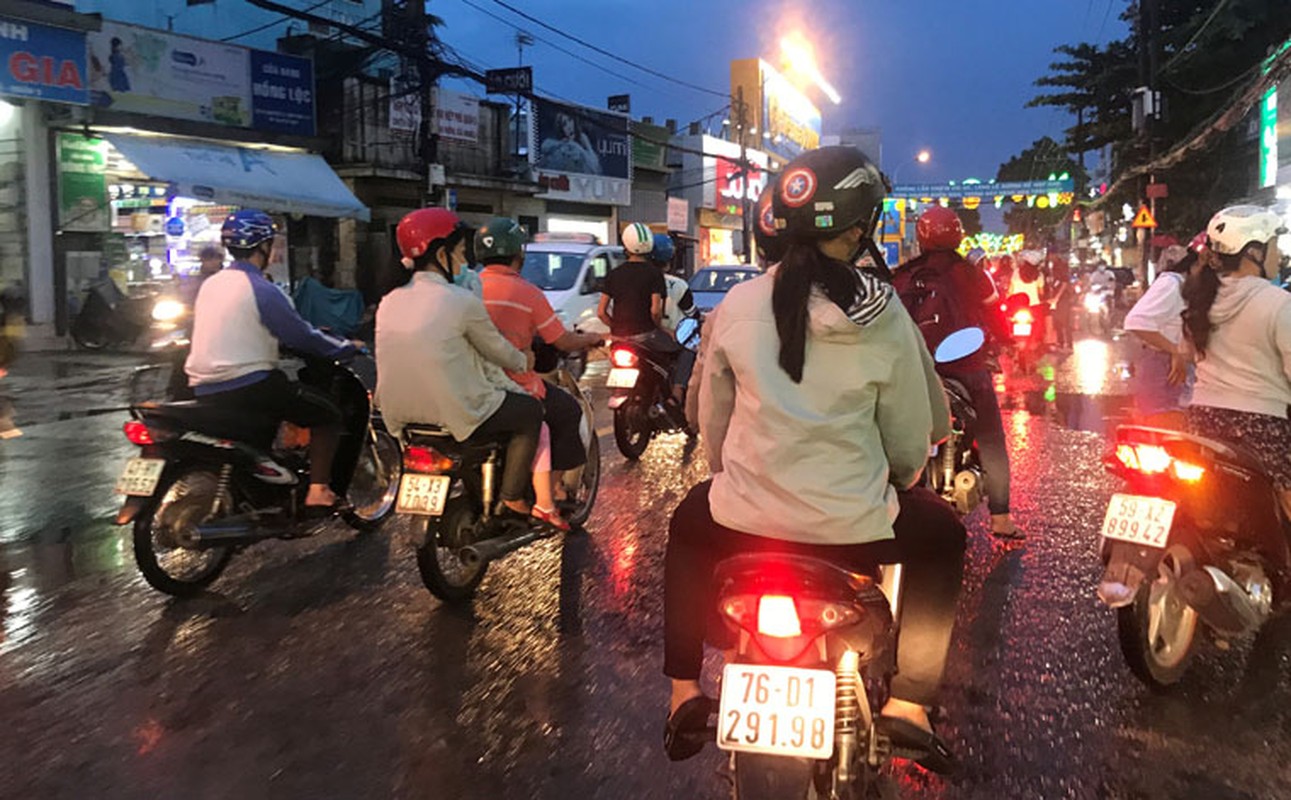 Sai Gon mua dam, duong pho, cong vien vang nhu “chua Ba Danh“-Hinh-5