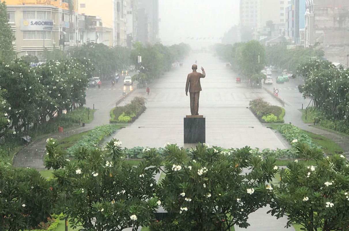 Sai Gon mua dam, duong pho, cong vien vang nhu “chua Ba Danh“