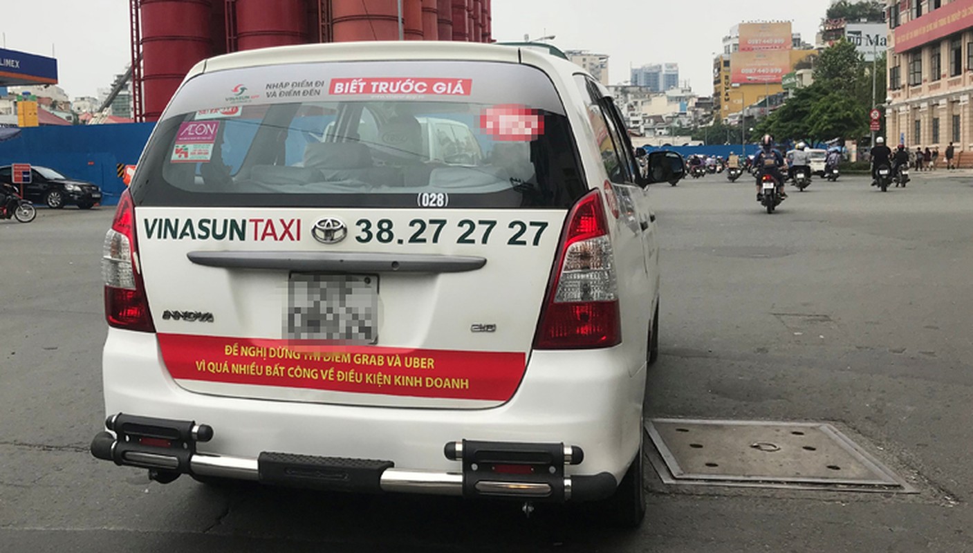 Bat chap du luan, VINASUN van treo bieu ngu chong Uber - Grab-Hinh-5