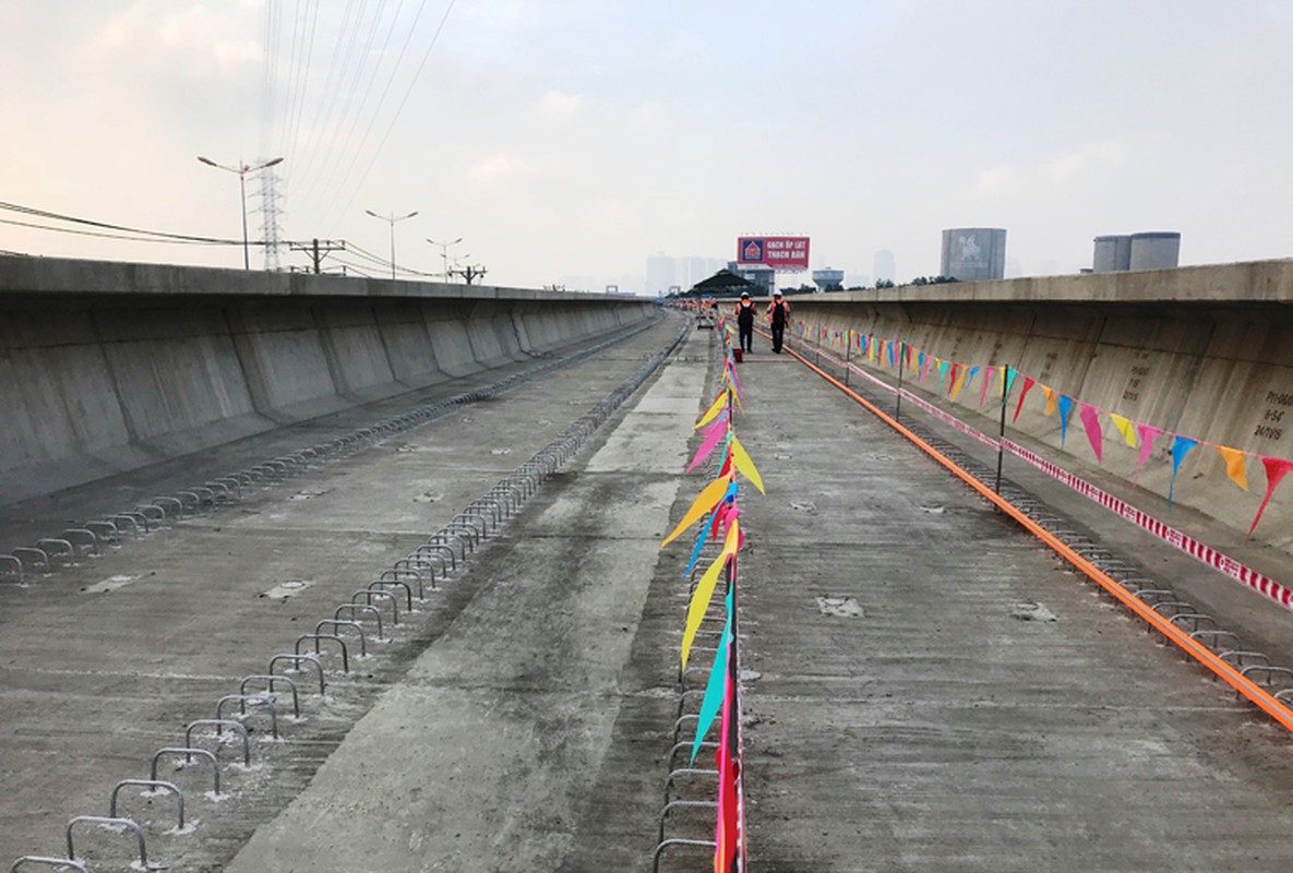 Can canh doan duong ray dau tien tren tuyen Metro Ben Thanh - Suoi Tien-Hinh-10