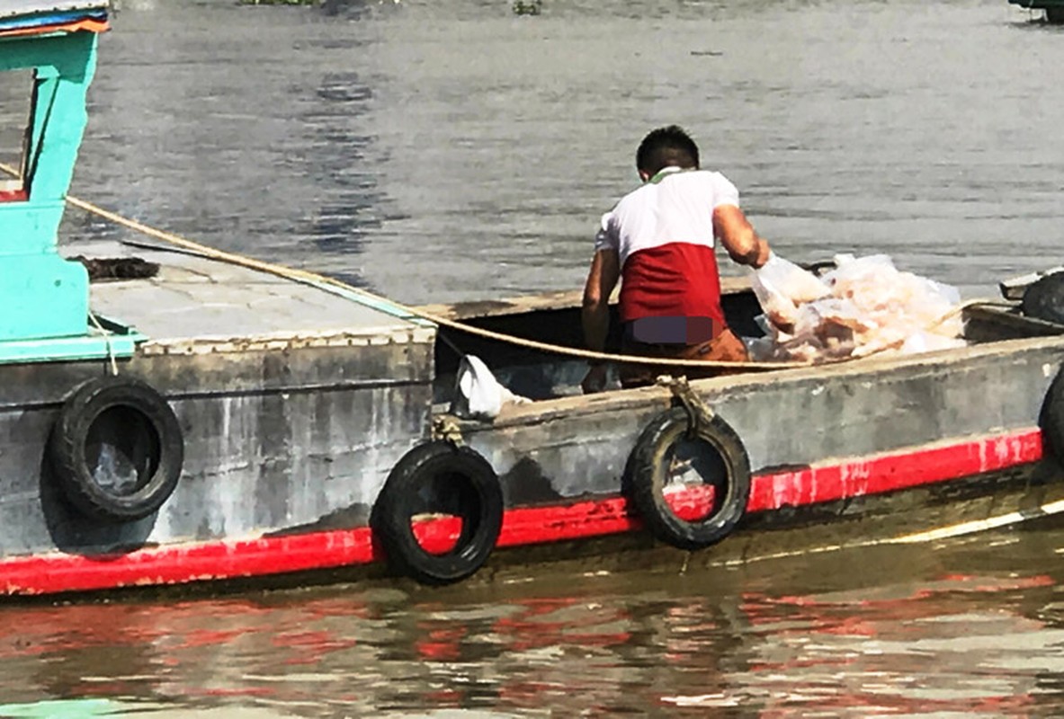 Hien truong tau container nuoc ngoai bi dam tren song Dong Nai-Hinh-9