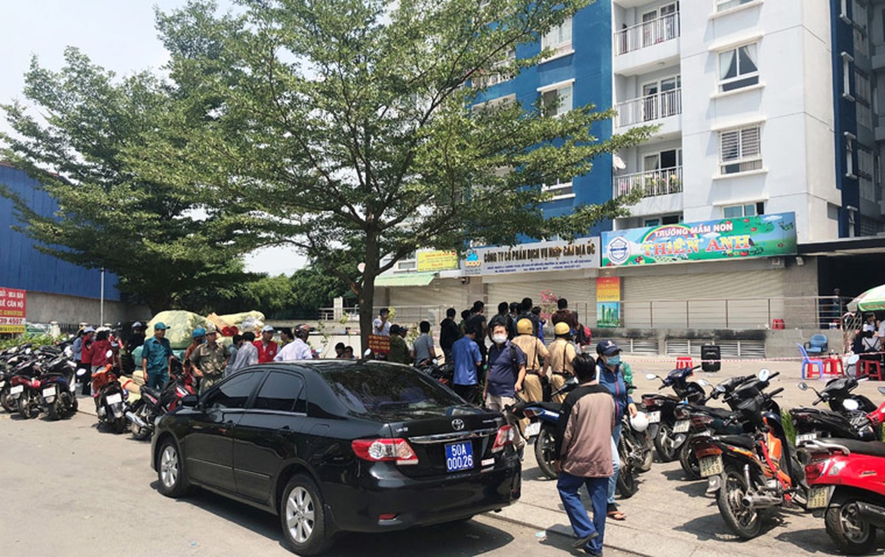 Chay chung cu Carina Plaza: Nhoi long be gai tu vong canh gau bong