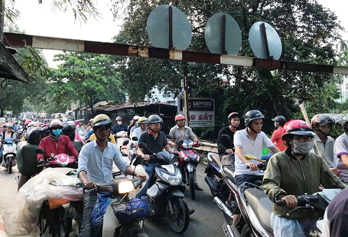 Cau sat “rung ban bat” vi hang tram nguoi dung nhin... tu thi-Hinh-7