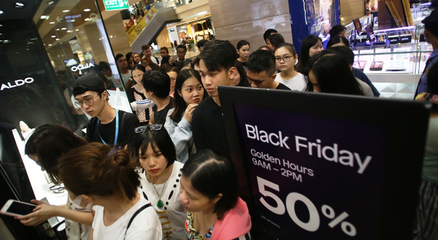 Bo lam, bong con nho, xep hang ca buoi san hang Black Friday-Hinh-6