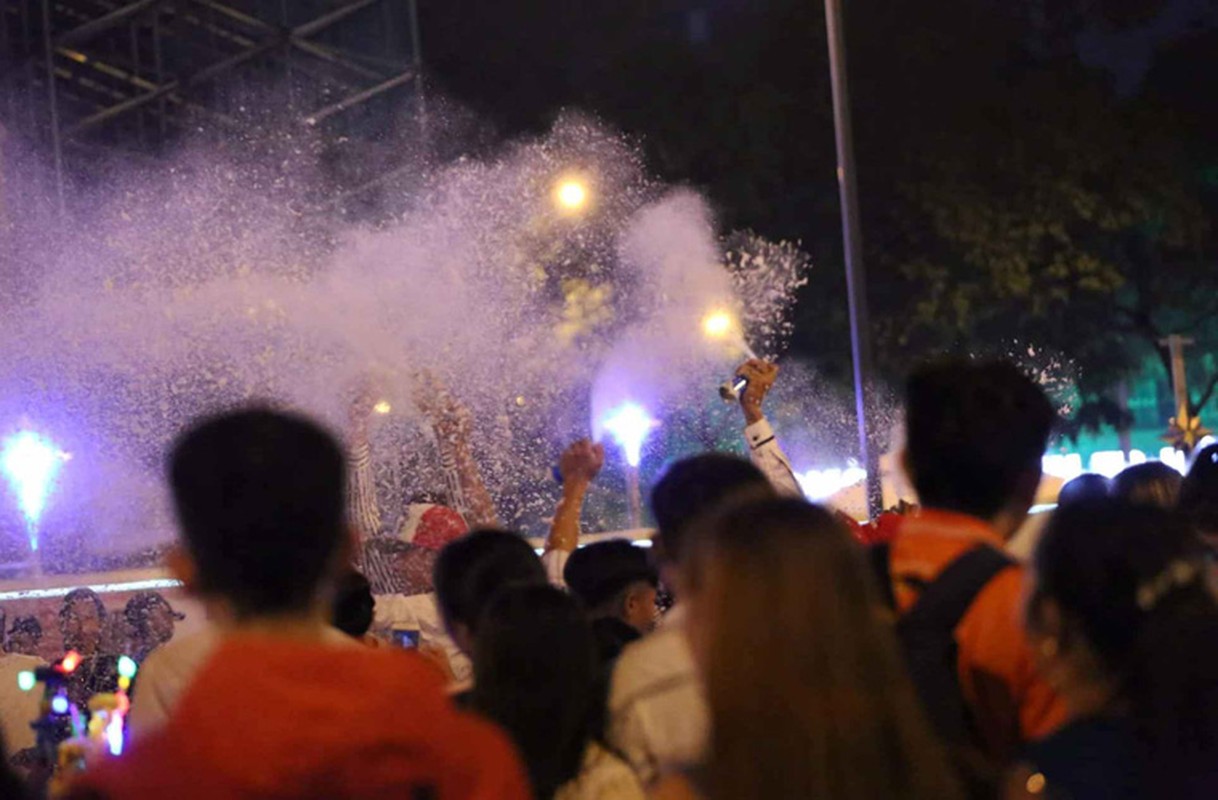 TP HCM: “Bien nguoi” do ra duong don Giang sinh 2018-Hinh-22