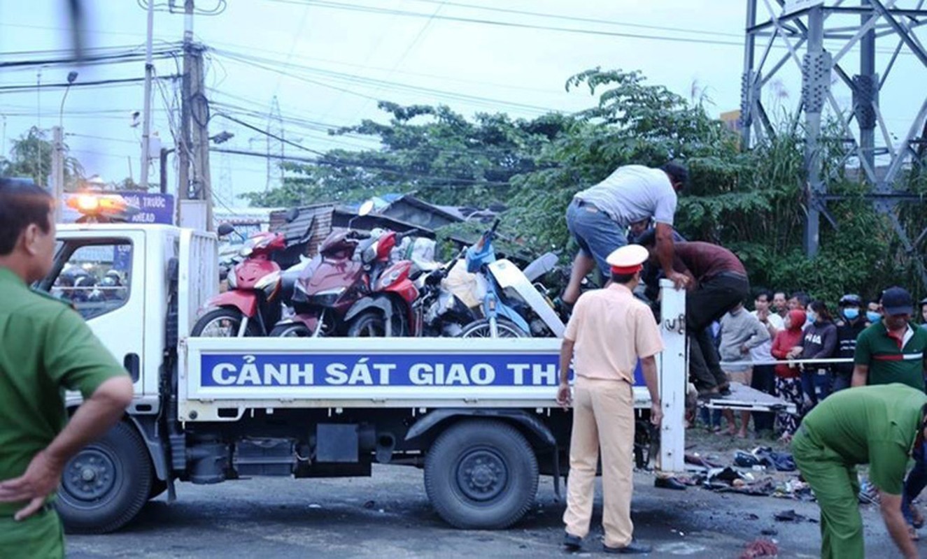 Container tong nhieu xe may o Long An: Chuyen tro ve khung khiep sau ky nghi-Hinh-10