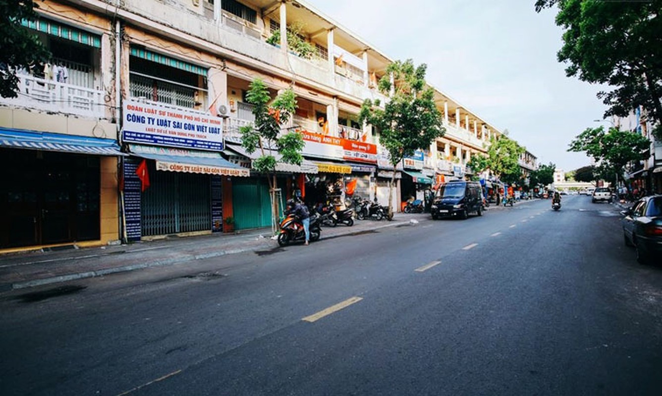 Pho phuong o TP HCM “khac la” ngo ngang trong ngay 30/4-Hinh-13