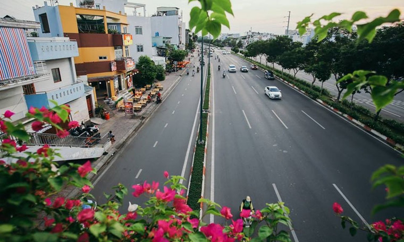 Pho phuong o TP HCM “khac la” ngo ngang trong ngay 30/4-Hinh-5