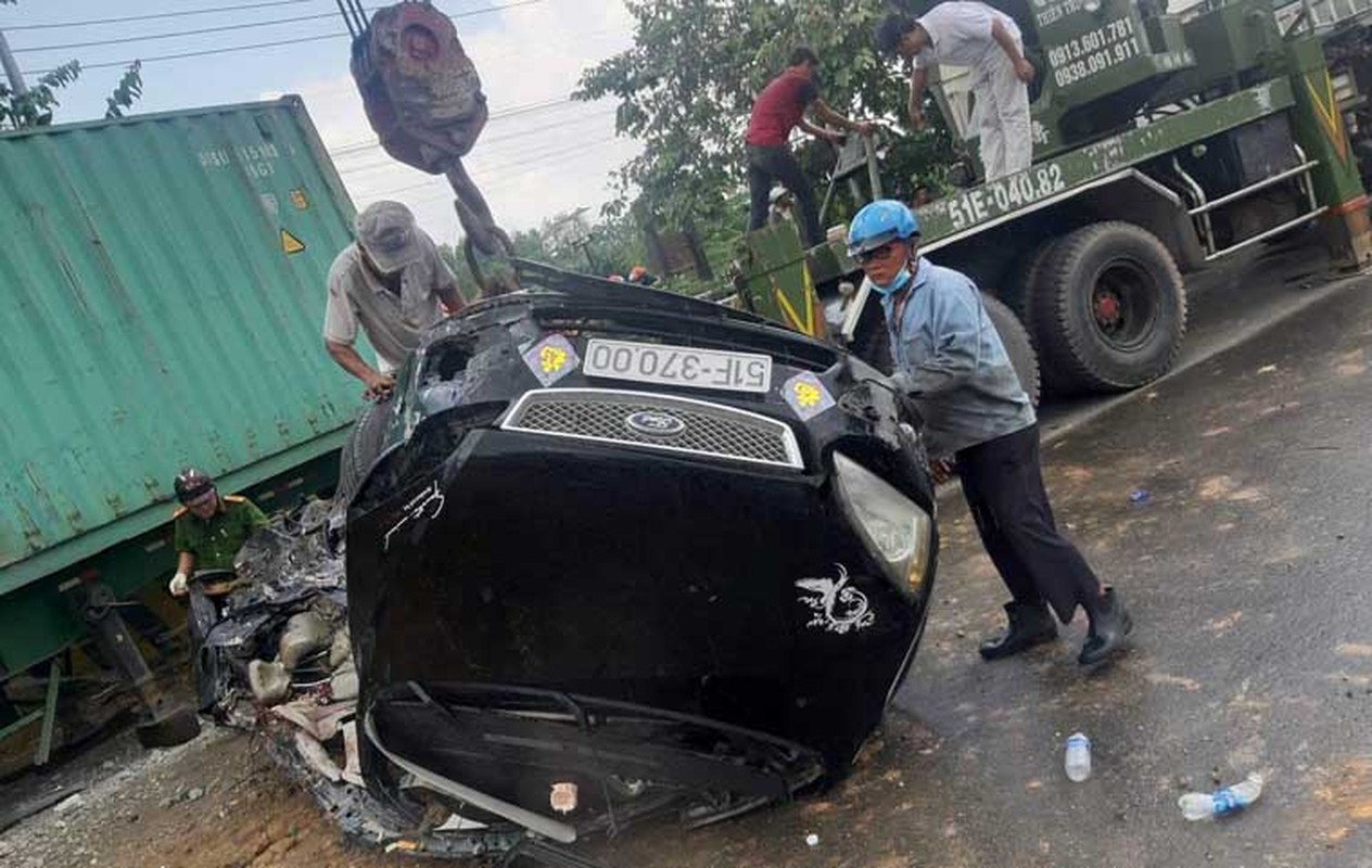 Hien truong kinh hoang xe container tong truc dien oto khien 5 nguoi chet tham-Hinh-7