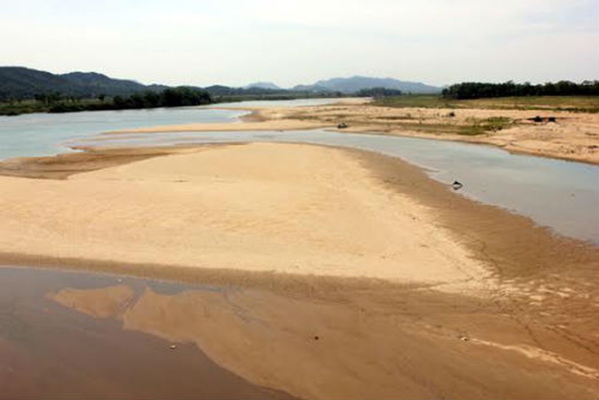 Song Lam tro day, nguoi Nghe An quay cuong vi nang nong