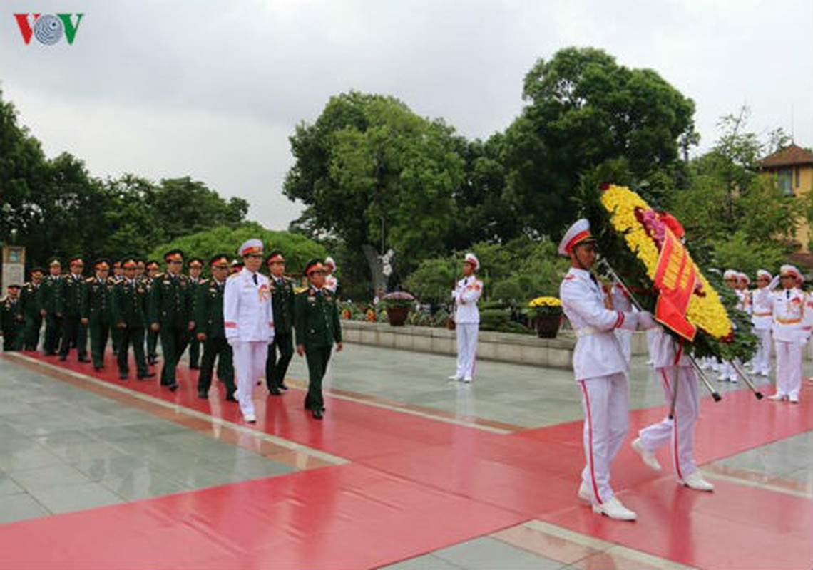 Lanh dao Dang, Nha nuoc dang huong tuong niem cac Anh hung liet sy-Hinh-6