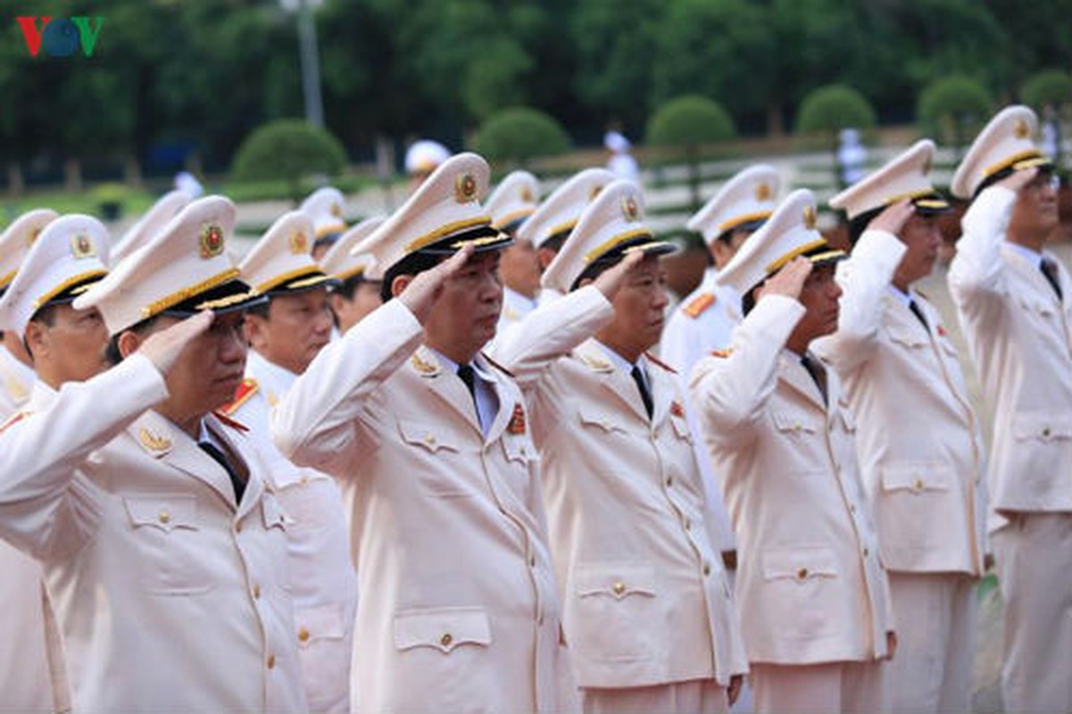 Lanh dao Dang, Nha nuoc dang huong tuong niem cac Anh hung liet sy-Hinh-8