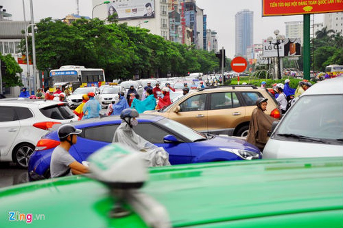 Mot loat tuyen duong o Ha Noi bi un tac keo dai hang km-Hinh-10