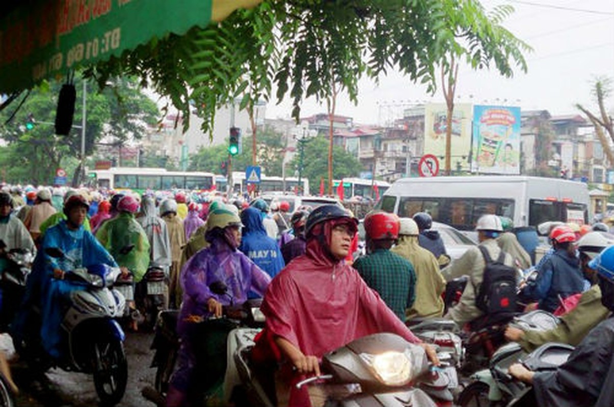 Mot loat tuyen duong o Ha Noi bi un tac keo dai hang km-Hinh-14