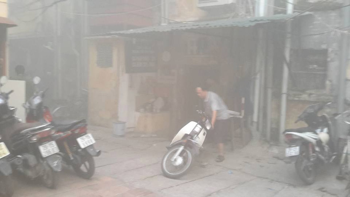 Ha Noi: Chay lon tai khu tap the pho Tran Quoc Toan-Hinh-4