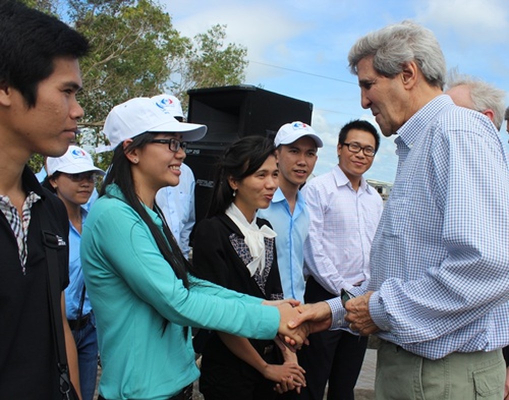 Hang loat chinh khach cap cao the gioi tham Viet Nam nam 2015-Hinh-11