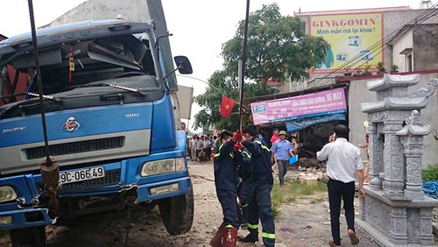 Tau hoa chay qua Thuong Tin: Diem den tu than o Ha Noi-Hinh-5