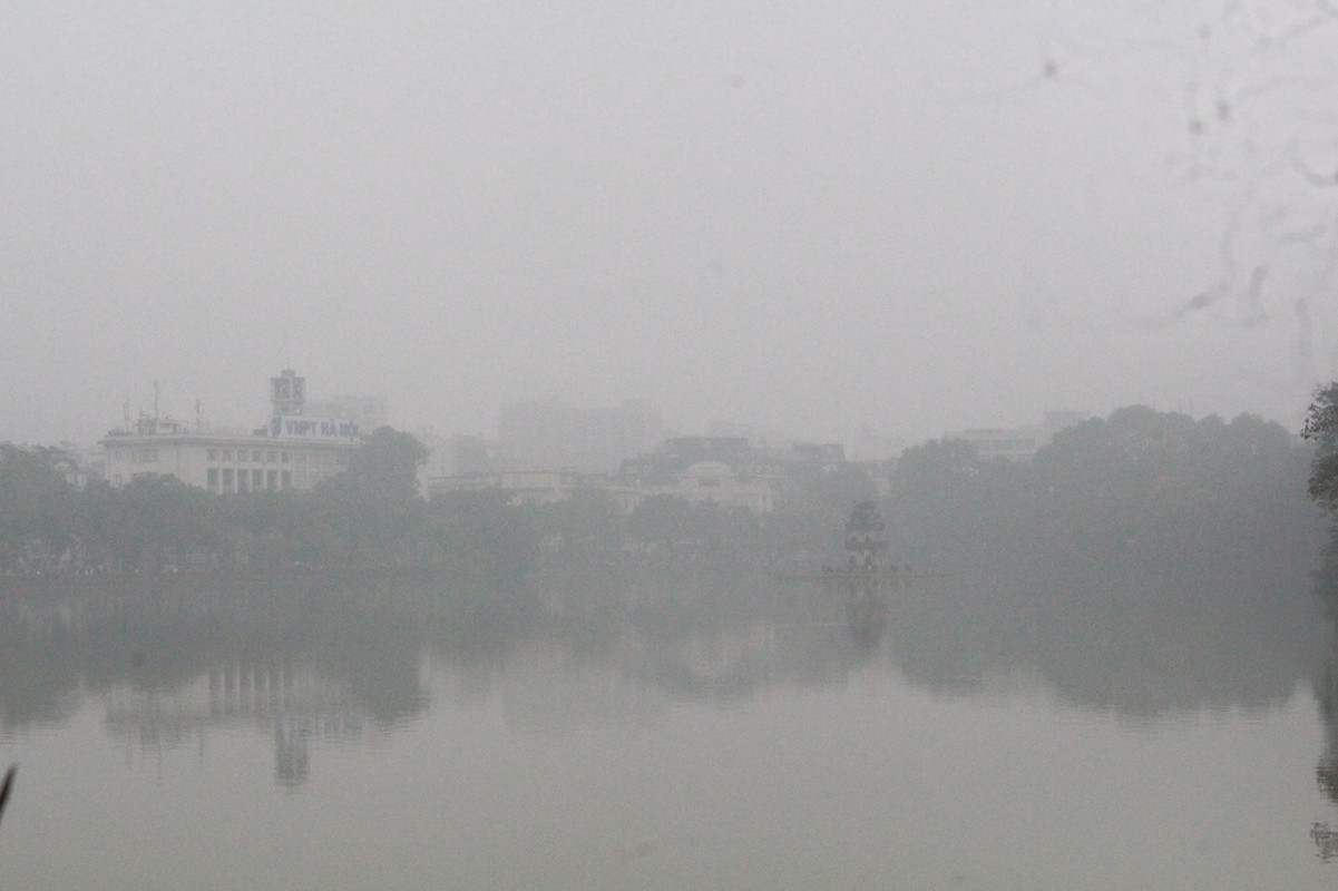 Canh hiem thay Ha Noi chim trong suong mu giua trua-Hinh-3