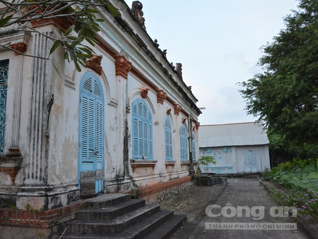 Ben trong nhung nha co tram tuoi mien Tay sieu doc la-Hinh-25