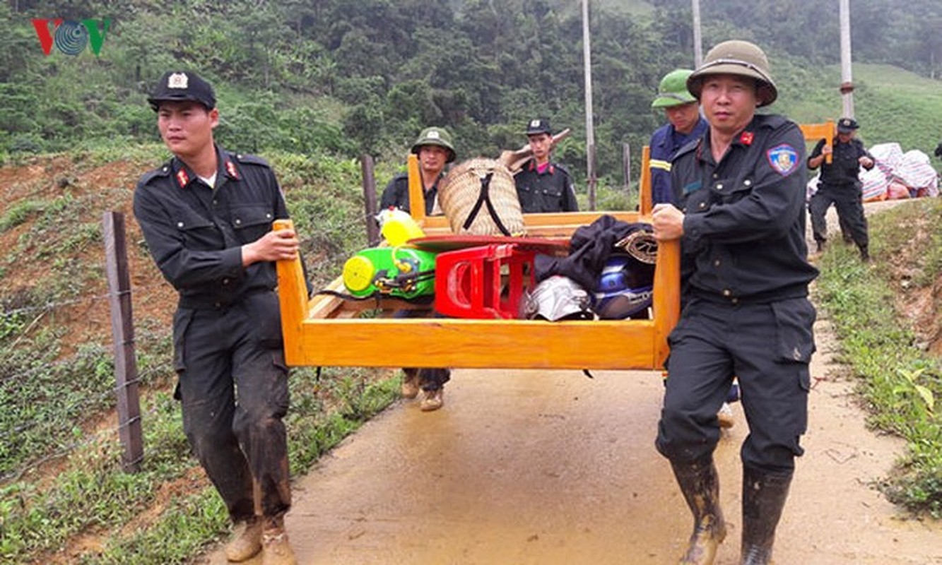 Anh ron nguoi tai hien truong vu sat lo nui o ban Sang Tung-Hinh-22