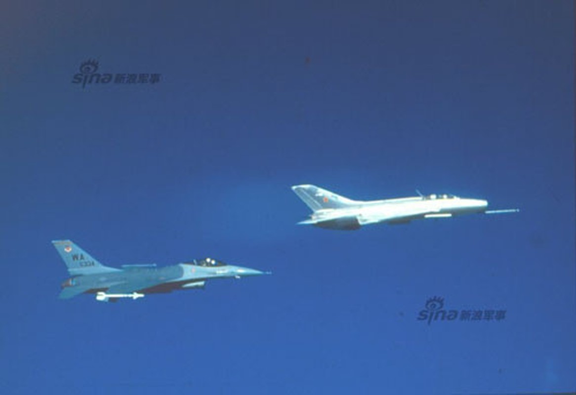 Lo chuyen Trung Quoc ban J-7B giup My luyen cach danh MiG-21-Hinh-4