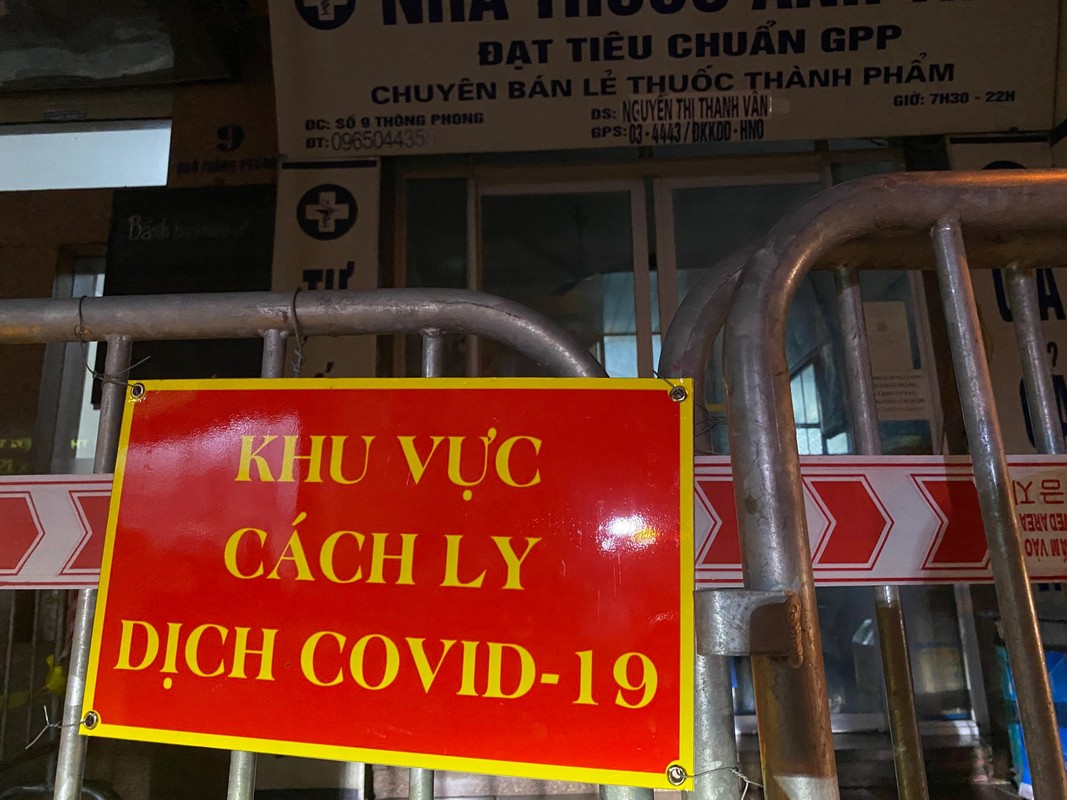 Ha Noi: Mot nha thuoc va 150 nguoi bi cach ly do lien quan toi 2 ca F0-Hinh-5