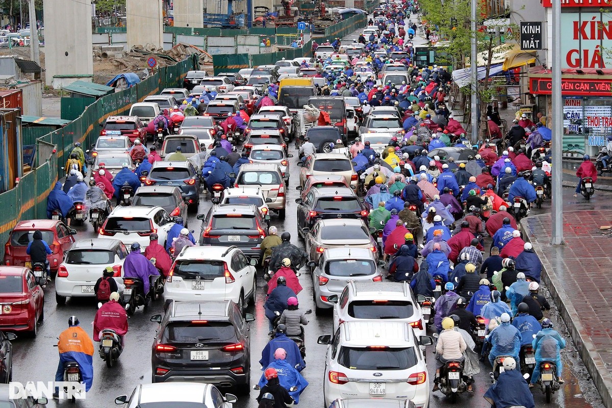 Duong pho un tac gio cao diem, “binh thuong cu” o Ha Noi da quay tro lai?-Hinh-3