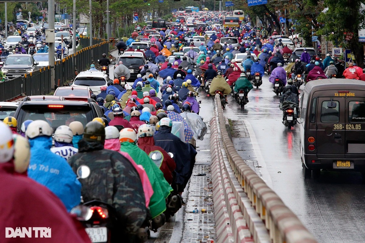 Duong pho un tac gio cao diem, “binh thuong cu” o Ha Noi da quay tro lai?-Hinh-4