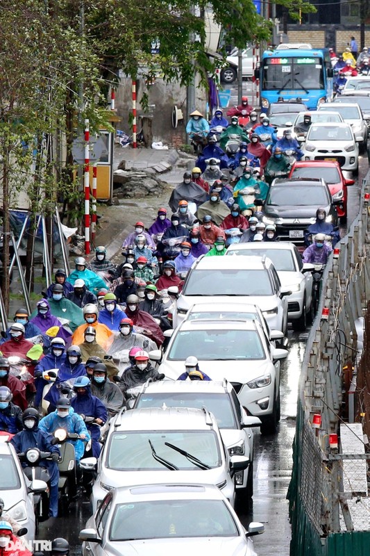 Duong pho un tac gio cao diem, “binh thuong cu” o Ha Noi da quay tro lai?-Hinh-5