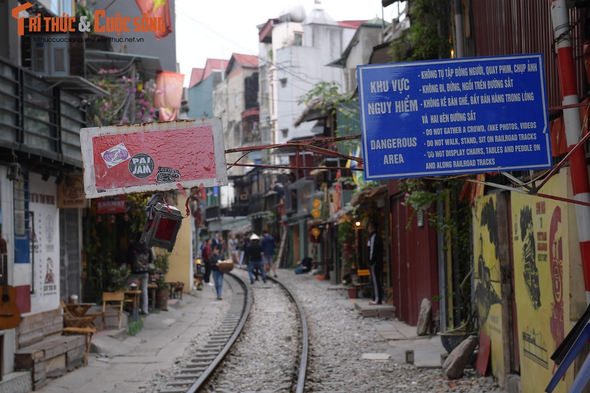 Dan mang noi gi truoc canh du khach bo lenh cam den voi cafe duong tau?-Hinh-4