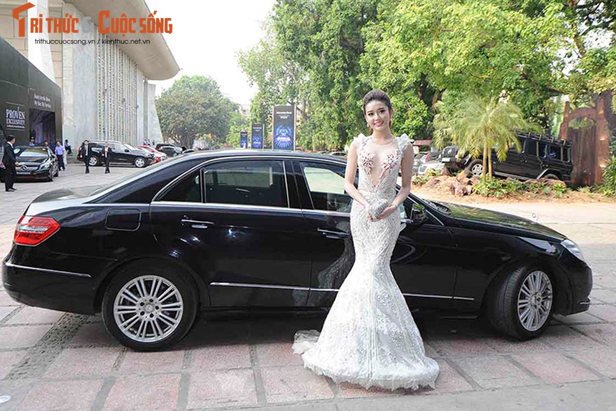 A Hau Huyen My kham pha Mercedes E300 gia 3,049 ty-Hinh-3