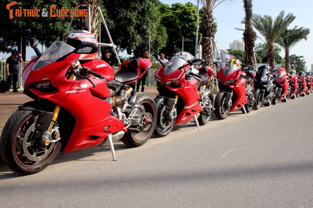Dan sieu moto Ducati Panigale “khoe dang” tai Ha Noi-Hinh-5