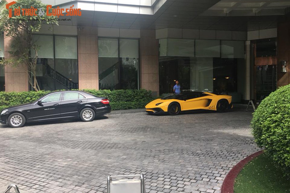 Lamborghini Aventador SV mui tran gia 39 ty tai Viet Nam-Hinh-2