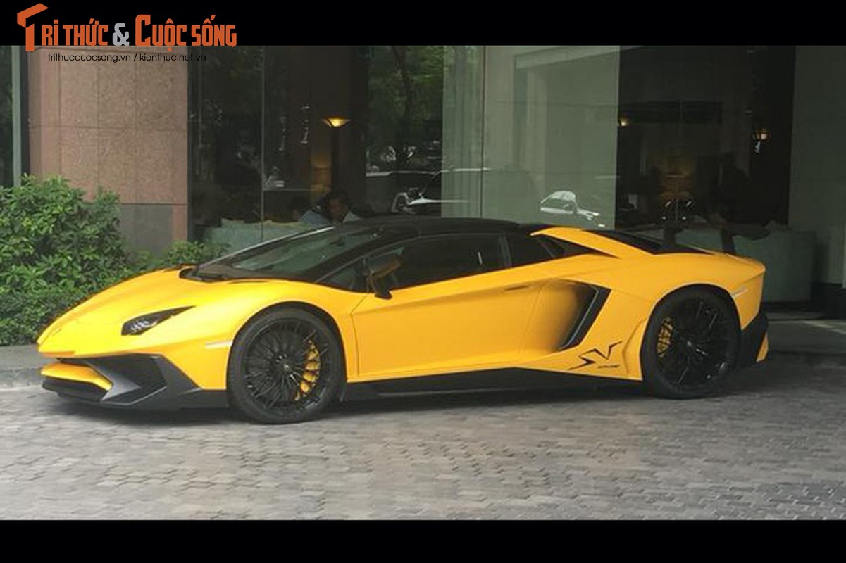 Lamborghini Aventador SV mui tran gia 39 ty tai Viet Nam