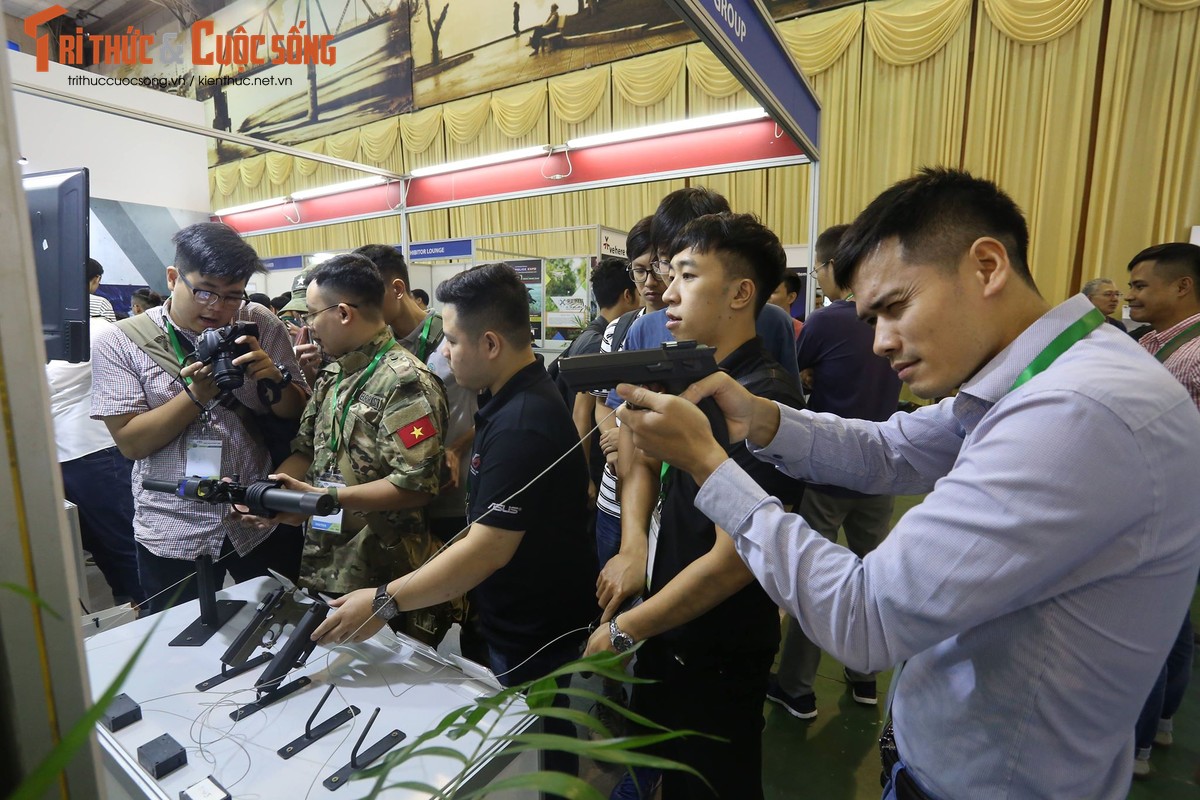 Can canh dan vu khi hang dau Au-My quy tu tai Ha Noi-Hinh-15