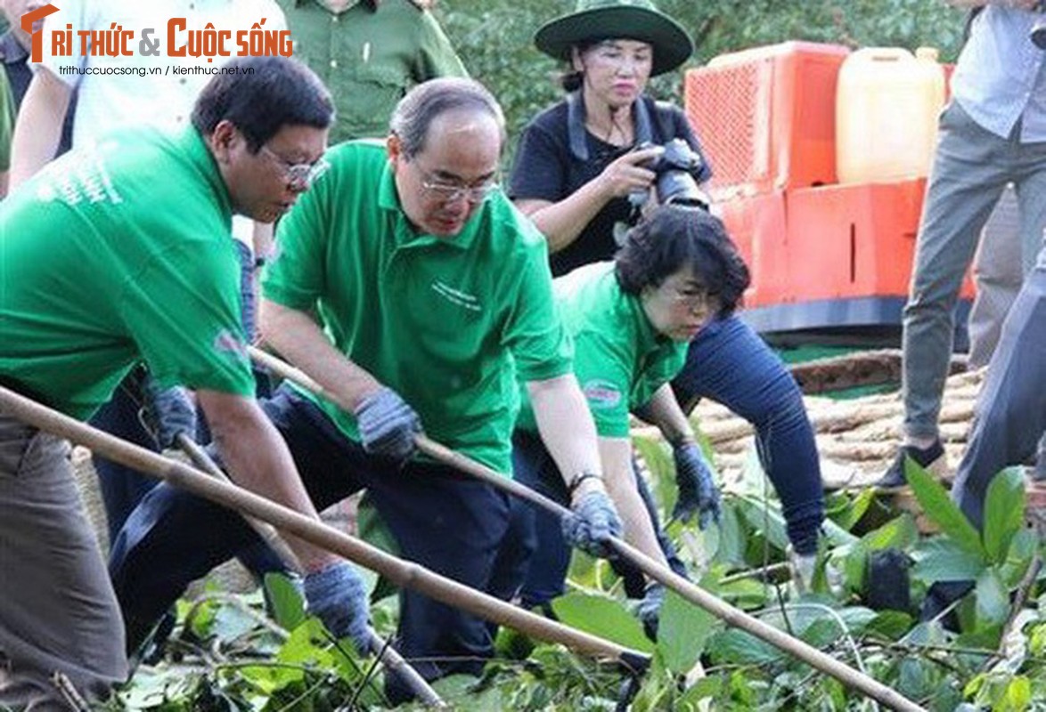 Ngan ngam canh rac thai bua vay duong pho o do thi lon nhat nuoc