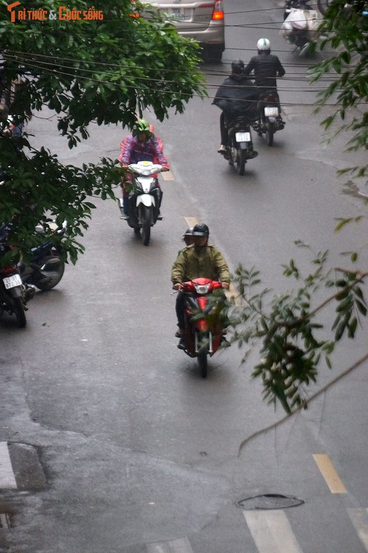 Ha Noi ngap trong suong mu, giao thong di lai kho khan-Hinh-4